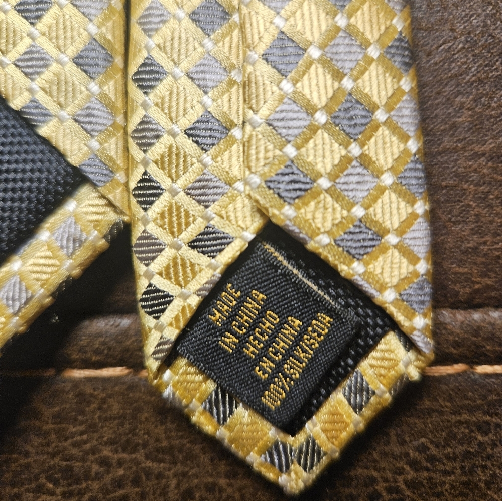 Donald Trump Men's Tie Necktie Yellow Gray Siver - Picture 7 of 9